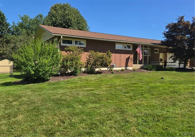 Photo 4 of Sale Pending at 212 Cleveland Ave, Liverpool, NY 13088 | MLS# S1693946 | Listing updated on 2026-08-17