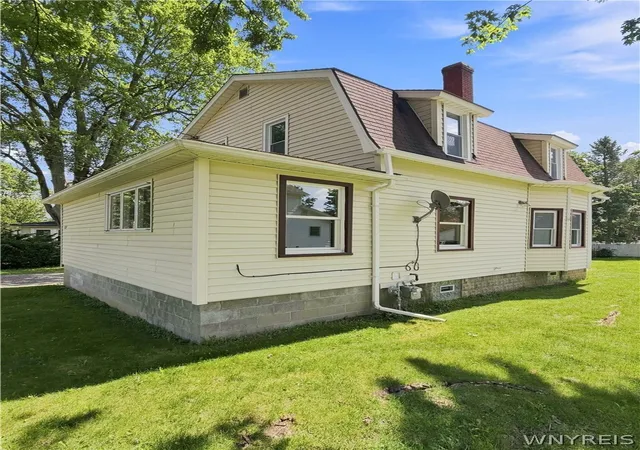 Photo 3 of Sale Pending at 117 William St, Medina, NY 14103 | MLS# B1706107 | Listing updated on 2026-09-05