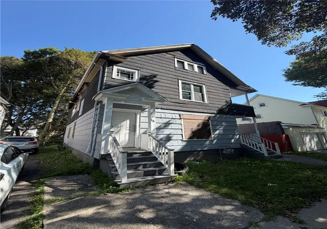 Photo 3 of Sale Pending at 136 Glendale Park, Rochester, NY 14613 | MLS# R1706142 | Listing updated on 2026-08-28