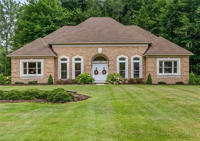 Photo 1 of Sale Pending at 1507 Fallen Leaf, Webster, NY 14580 | MLS# R1677797 | Listing updated on 2026-08-19