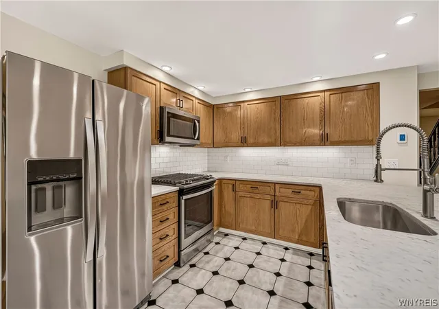 Photo 3 of Sale Pending at 17 Sherrelwood Ct, Buffalo, NY 14221 | MLS# B1706087 | Listing updated on 2026-09-02