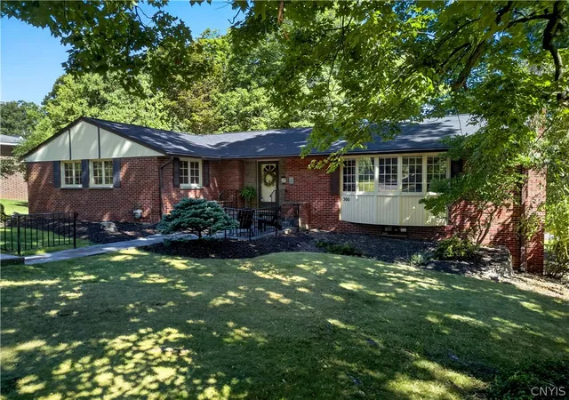 Photo 4 of Sale Pending at 300 Scarboro Dr, Syracuse, NY 13209 | MLS# S1702185 | Listing updated on 2026-08-14