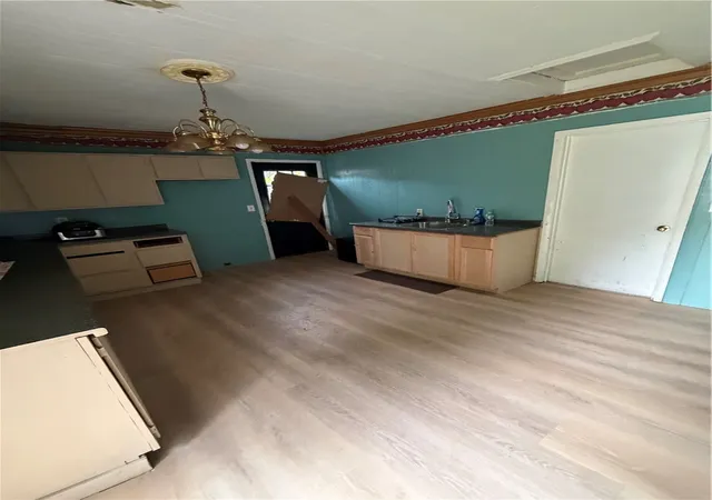 Photo 3 of Single family home for sale at 430 Standish St, Elmira, NY 14901 | MLS# R1706335 | Listing updated on 2026-08-25