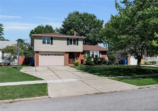 Photo 2 of Single family home for sale at 41 Mahogany Dr, Buffalo, NY 14221 | MLS# B1705480 | Listing updated on 2026-09-09