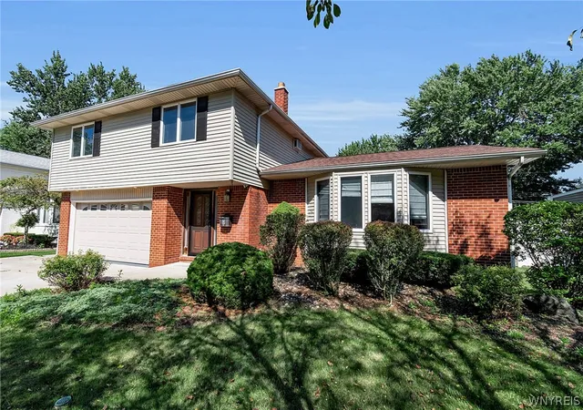 Photo 3 of Single family home for sale at 41 Mahogany Dr, Buffalo, NY 14221 | MLS# B1705480 | Listing updated on 2026-09-09