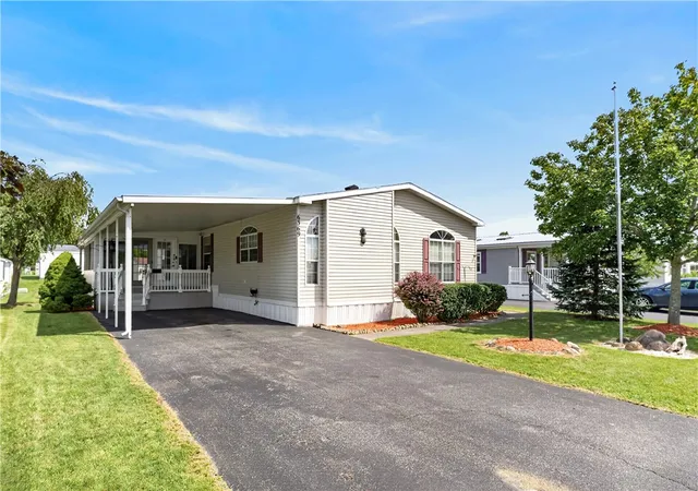 Photo 3 of Manufactured home for sale at 6369 Roberts Dr #433, Victor, NY 14564 | MLS# R1705851 | Listing updated on 2026-09-14