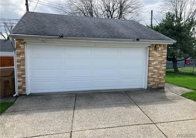 Photo 3 of Sale Pending at 39 Balbach Dr, Buffalo, NY 14225 | MLS# B1706268 | Listing updated on 2026-08-27