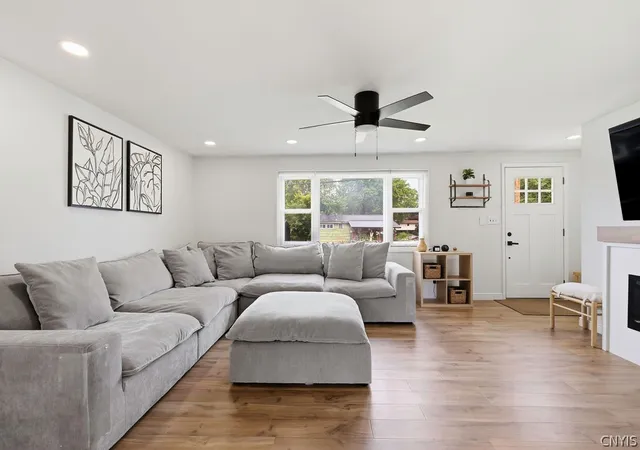 Photo 4 of Sale Pending at 104 Midwood Dr, Liverpool, NY 13088 | MLS# S1706018 | Listing updated on 2026-09-08