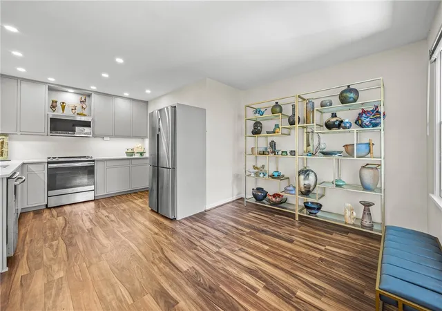 Photo 3 of Townhouse for sale at 80 Stonington Dr, Pittsford, NY 14534 | MLS# R1706321 | Listing updated on 2026-09-05