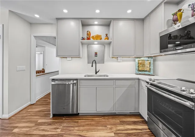 Photo 4 of Townhouse for sale at 80 Stonington Dr, Pittsford, NY 14534 | MLS# R1706321 | Listing updated on 2026-09-05