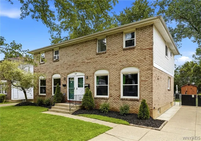 Photo 2 of Sale Pending at 120 E Summerset Ln, Buffalo, NY 14228 | MLS# B1705663 | Listing updated on 2026-08-24