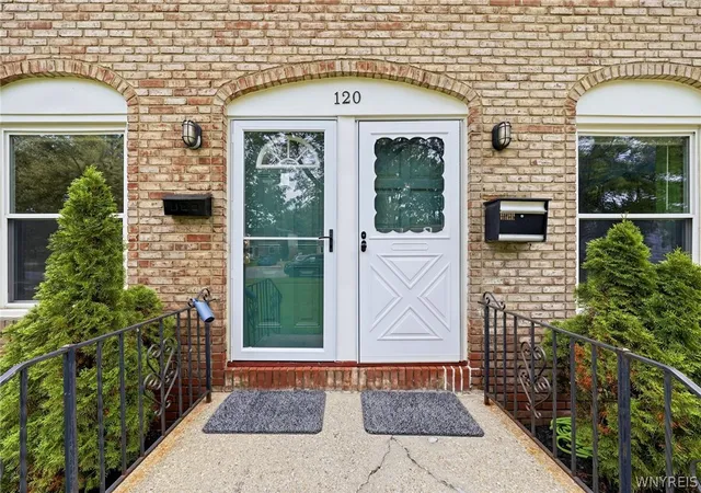 Photo 3 of Sale Pending at 120 E Summerset Ln, Buffalo, NY 14228 | MLS# B1705663 | Listing updated on 2026-08-24