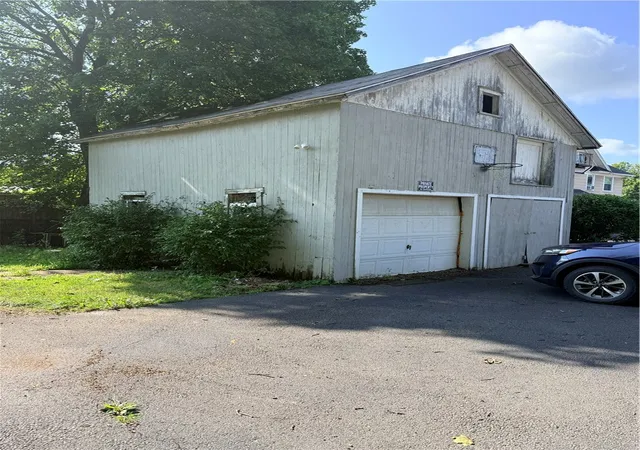 Photo 3 of Multi family home for sale at 301 W Miller St #301, Newark, NY 14513 | MLS# R1704471 | Listing updated on 2026-08-18