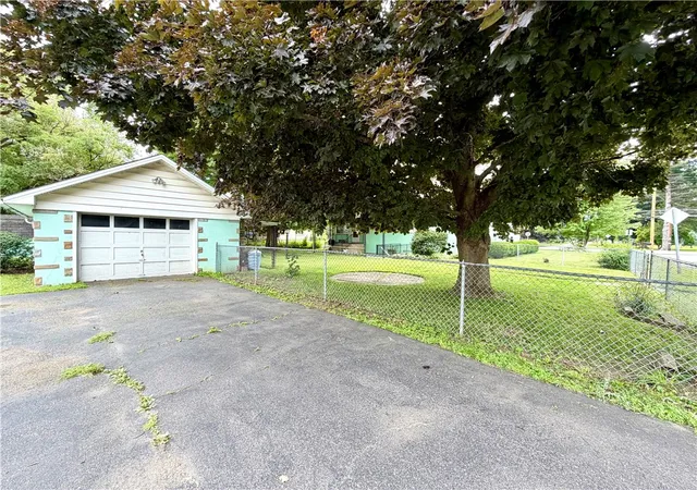 Photo 2 of Single family home for sale at 1527 Maple Ave, Elmira, NY 14904 | MLS# R1665877 | Listing updated on 2026-09-09