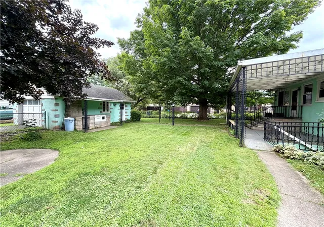 Photo 3 of Single family home for sale at 1527 Maple Ave, Elmira, NY 14904 | MLS# R1665877 | Listing updated on 2026-09-09