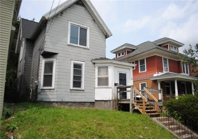 Photo 3 of Single family home for sale at 1706 S Geddes St, Syracuse, NY 13207 | MLS# S1705122 | Listing updated on 2026-08-31