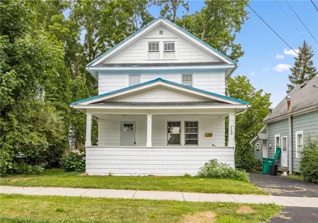 Photo 2 of Sale Pending at 715 S Main St, Newark, NY 14513 | MLS# R1706005 | Listing updated on 2026-08-27