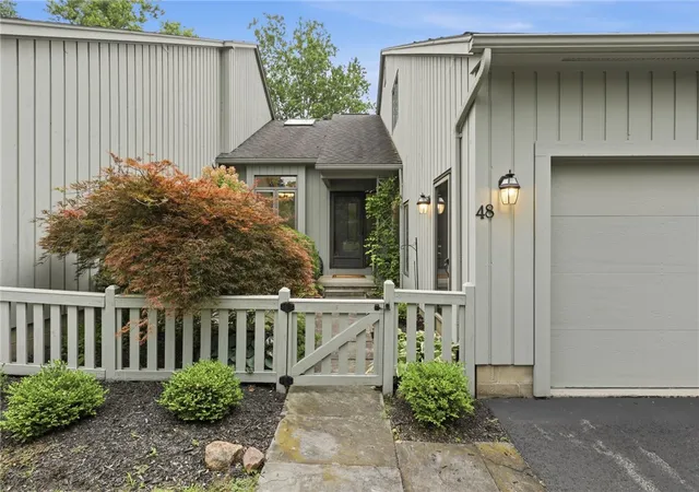 Photo 3 of Sale Pending at 48 Winding Crk Ln, Rochester, NY 14625 | MLS# R1698489 | Listing updated on 2026-09-09