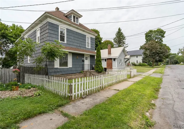 Photo 3 of Single family home for sale at 430 S Hamilton St, Watertown, NY 13601 | MLS# S1705312 | Listing updated on 2026-09-04