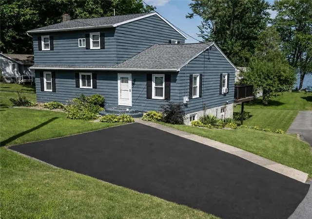 Photo 1 of Single family home for sale at 6076 W Lake Rd, Auburn, NY 13021 | MLS# R1703082 | Listing updated on 2026-08-20