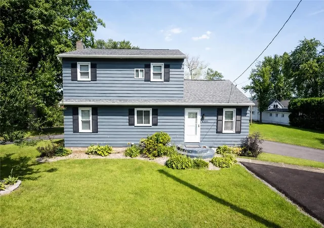 Photo 2 of Single family home for sale at 6076 W Lake Rd, Auburn, NY 13021 | MLS# R1703082 | Listing updated on 2026-08-20