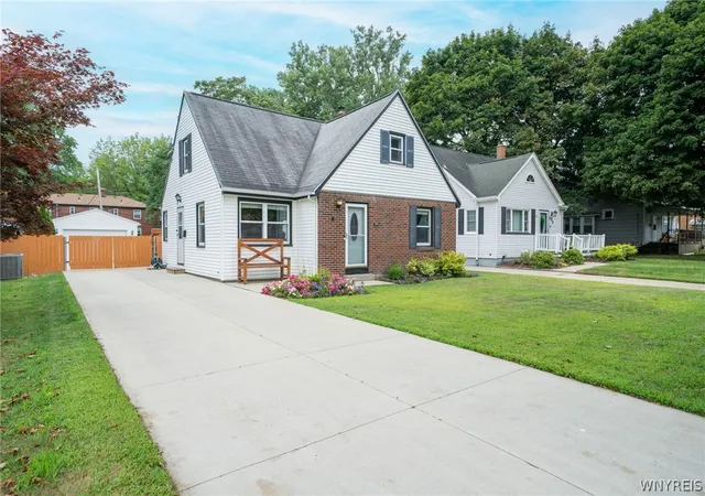 Photo 3 of Sale Pending at 177 Downing St, Buffalo, NY 14220 | MLS# B1704014 | Listing updated on 2026-08-31