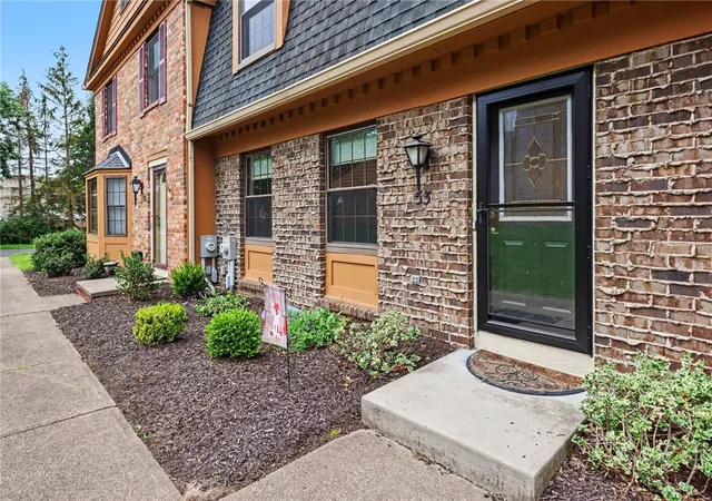 Photo 3 of Sale Pending at 53 Georgetown Ln, Fairport, NY 14450 | MLS# R1704720 | Listing updated on 2026-09-02