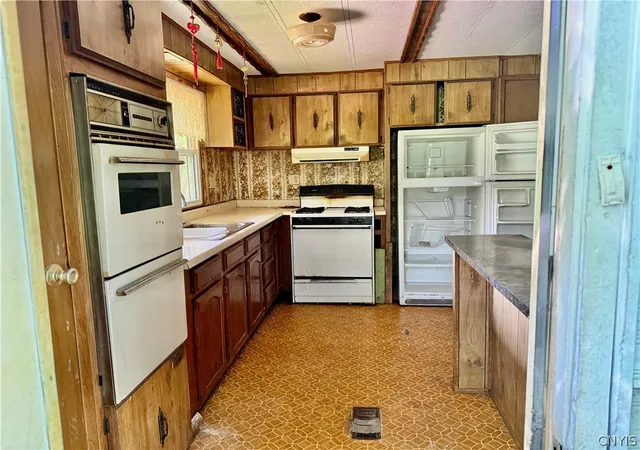 Photo 3 of Sale Pending at 127 Hillside Ave, Oswego, NY 13126 | MLS# S1706456 | Listing updated on 2026-09-09