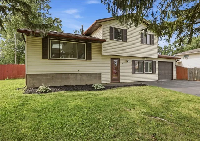 Photo 3 of Sale Pending at 51 Valencia Dr, Rochester, NY 14606 | MLS# R1706261 | Listing updated on 2026-09-01