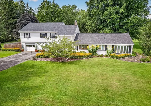 Photo 3 of Single family home for sale at 2161 County Line Rd, Holley, NY 14470 | MLS# R1705037 | Listing updated on 2026-08-31
