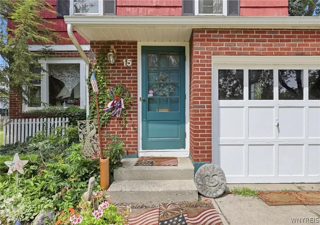 Photo 3 of Sale Pending at 15 Colonial Dr, Buffalo, NY 14226 | MLS# B1706445 | Listing updated on 2026-09-12