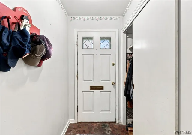 Photo 4 of Sale Pending at 15 Colonial Dr, Buffalo, NY 14226 | MLS# B1706445 | Listing updated on 2026-09-12