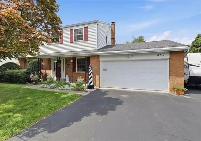 Photo 1 of Sale Pending at 450 El Mar Dr, Rochester, NY 14616 | MLS# R1706192 | Listing updated on 2026-08-20