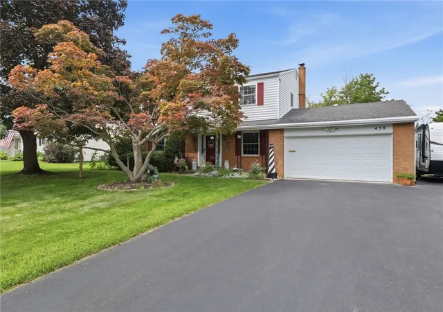 Photo 2 of Sale Pending at 450 El Mar Dr, Rochester, NY 14616 | MLS# R1706192 | Listing updated on 2026-08-20