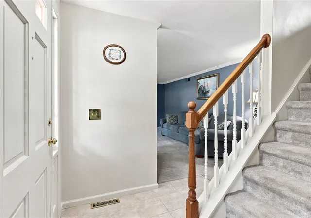 Photo 3 of Sale Pending at 450 El Mar Dr, Rochester, NY 14616 | MLS# R1706192 | Listing updated on 2026-08-20
