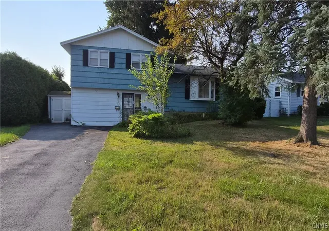 Photo 1 of Sale Pending at 208 Skyview Dr, Liverpool, NY 13088 | MLS# S1706426 | Listing updated on 2026-08-14