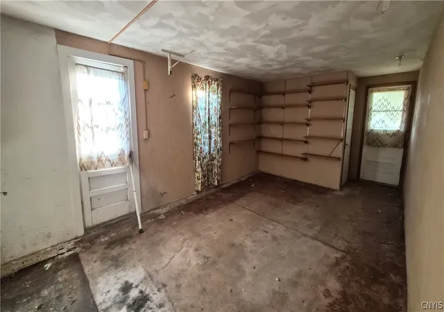 Photo 3 of Sale Pending at 208 Skyview Dr, Liverpool, NY 13088 | MLS# S1706426 | Listing updated on 2026-08-14