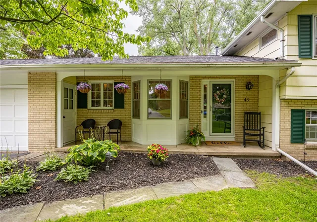 Photo 3 of Sale Pending at 43 Southcross Trl, Fairport, NY 14450 | MLS# R1706102 | Listing updated on 2026-08-20