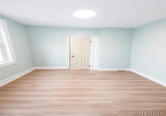 Photo 4 of Sale Pending at 372 Watson St, Buffalo, NY 14212 | MLS# B1706418 | Listing updated on 2026-09-14