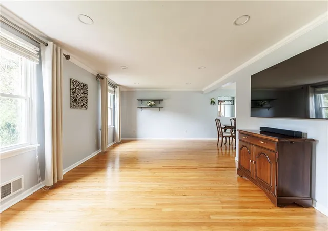 Photo 4 of Sale Pending at 62 Selborne Chase, Fairport, NY 14450 | MLS# R1704110 | Listing updated on 2026-08-21