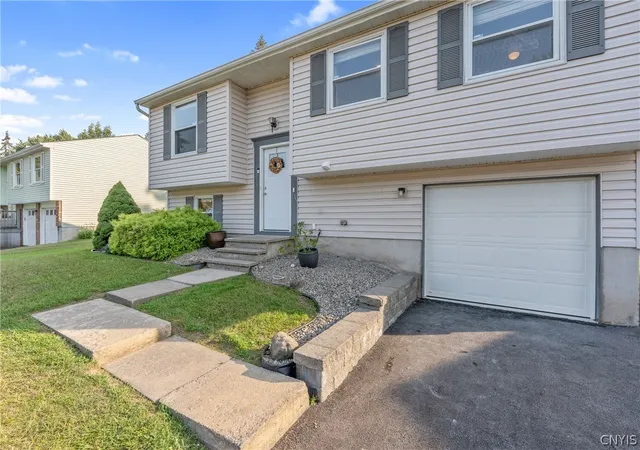 Photo 3 of Sale Pending at 5013 Dahlia Cir, Liverpool, NY 13088 | MLS# S1706147 | Listing updated on 2026-09-09