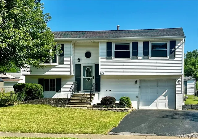 Photo 1 of Sale Pending at 173 Oakhill Dr, Hamburg, NY 14075 | MLS# B1706094 | Listing updated on 2026-08-25