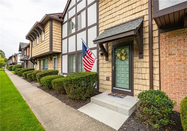 Photo 2 of Sale Pending at 122 Camberley Pl, Penfield, NY 14526 | MLS# R1705922 | Listing updated on 2026-08-20