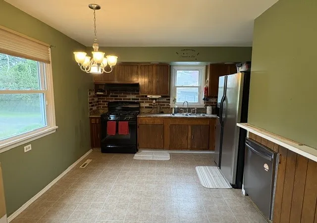 Photo 2 of Sale Pending at 22 Sias Ln, Spencerport, NY 14559 | MLS# R1706421 | Listing updated on 2026-09-15
