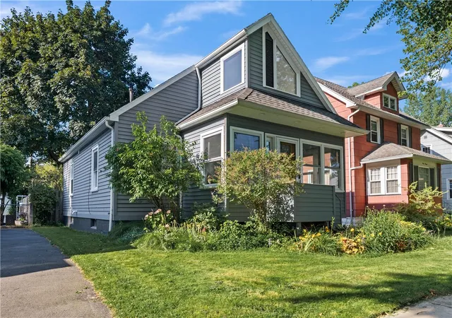 Photo 3 of Sale Pending at 186 Wilsonia Rd, Rochester, NY 14609 | MLS# R1701708 | Listing updated on 2026-08-22