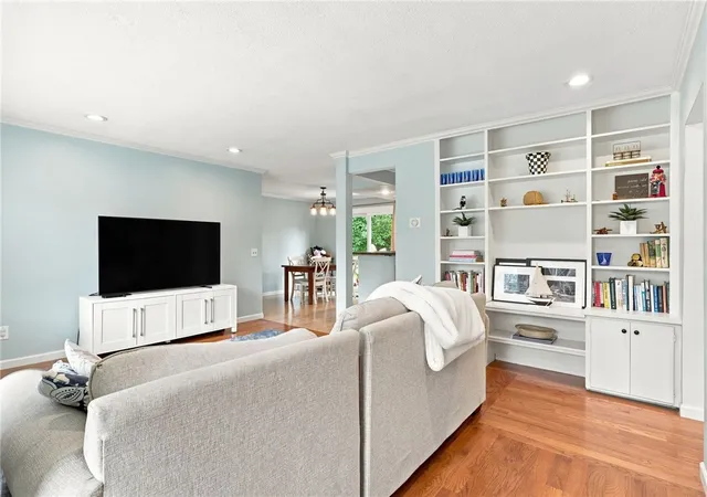 Photo 3 of Sale Pending at 464 Manse Ln, Rochester, NY 14625 | MLS# R1706497 | Listing updated on 2026-09-02