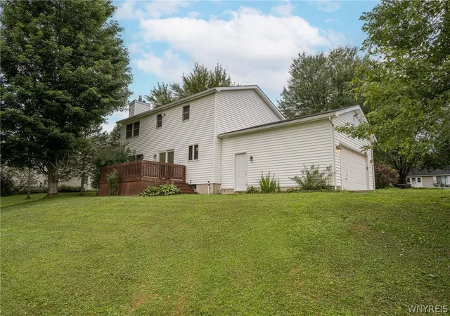 Photo 3 of Sale Pending at 7321 Gerald Dr, Hamburg, NY 14075 | MLS# B1701554 | Listing updated on 2026-08-24