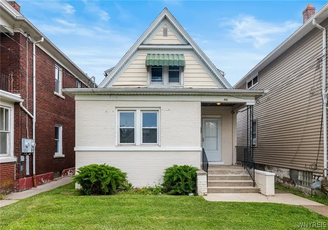 Photo 3 of Sale Pending at 461 22nd Street, Niagara Falls, NY 14303 | MLS# B1706352 | Listing updated on 2026-09-03