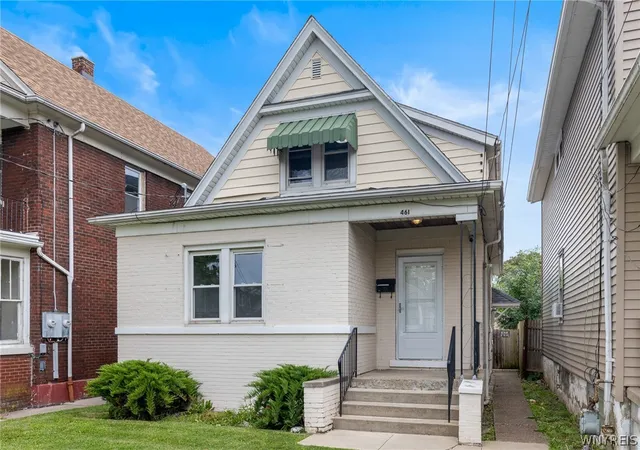 Listing Photo 5 - Condo for sale in building located at 461 22nd St, Niagara Falls, NY 14303