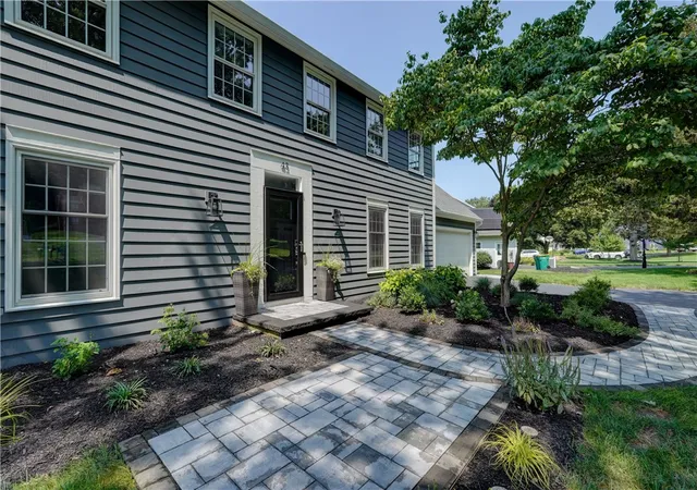 Photo 3 of Sale Pending at 43 Cambric Cir, Pittsford, NY 14534 | MLS# R1699732 | Listing updated on 2026-09-03